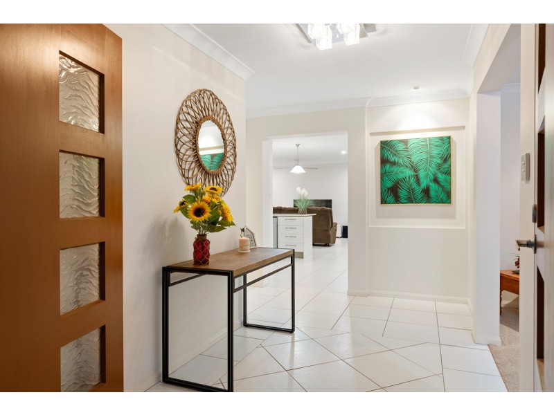 12 Gloria Parade, Redland Bay QLD 4165