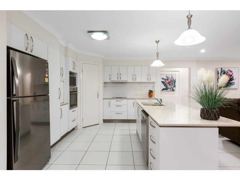 12 Gloria Parade, Redland Bay QLD 4165