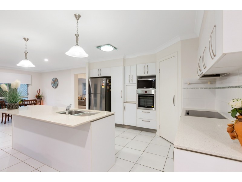 12 Gloria Parade, Redland Bay QLD 4165
