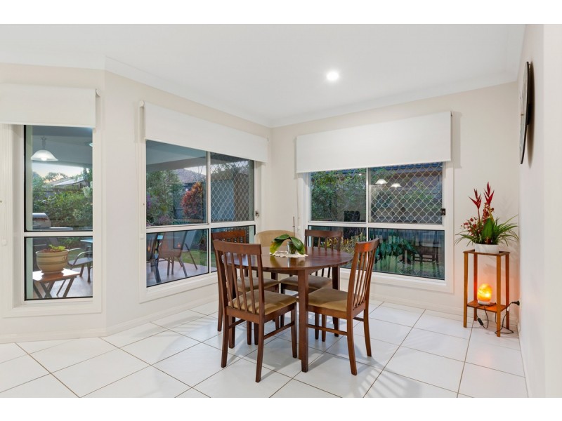 12 Gloria Parade, Redland Bay QLD 4165