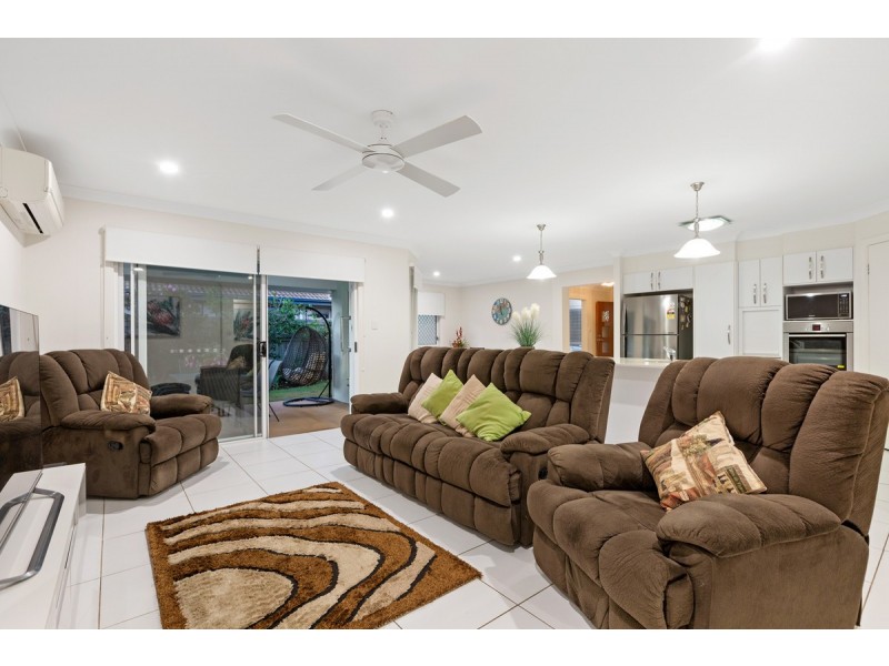 12 Gloria Parade, Redland Bay QLD 4165