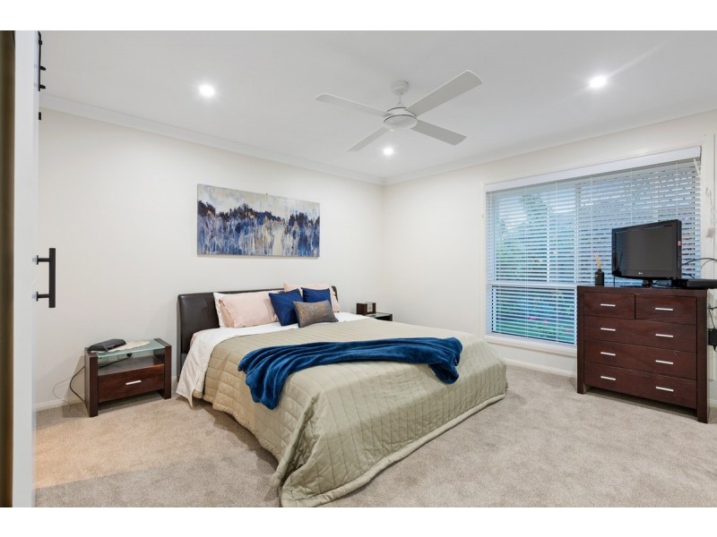 12 Gloria Parade, Redland Bay QLD 4165