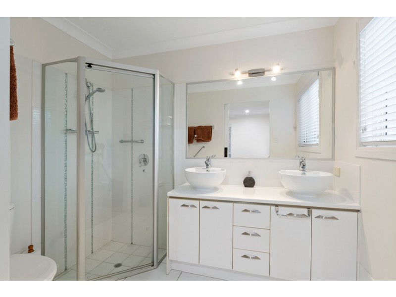 12 Gloria Parade, Redland Bay QLD 4165