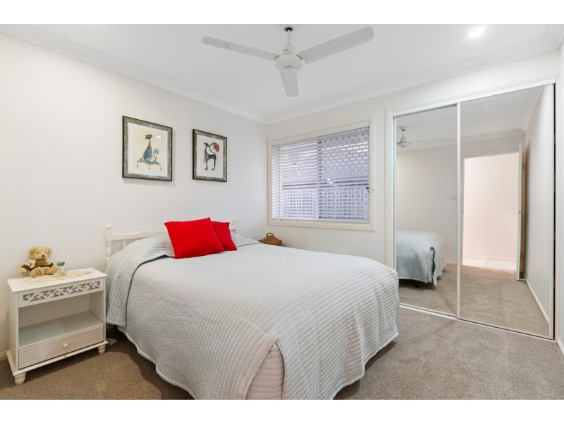 12 Gloria Parade, Redland Bay QLD 4165