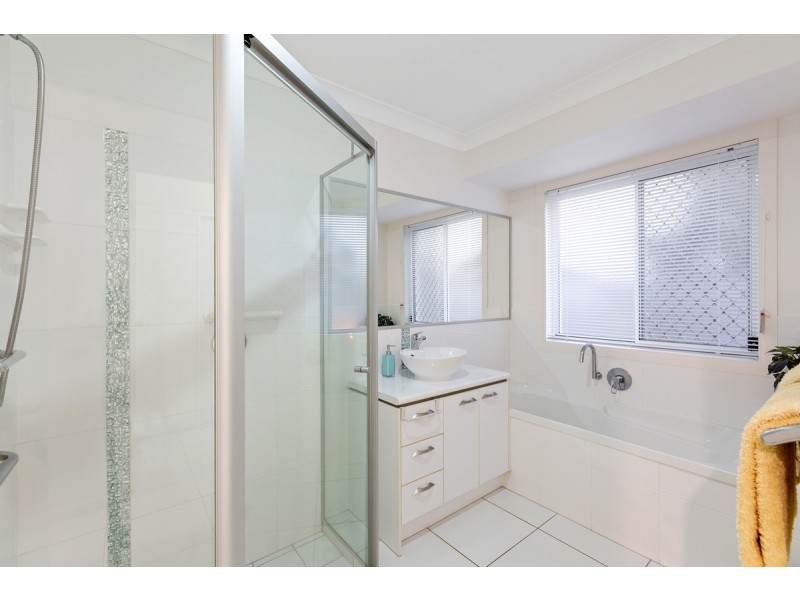 12 Gloria Parade, Redland Bay QLD 4165