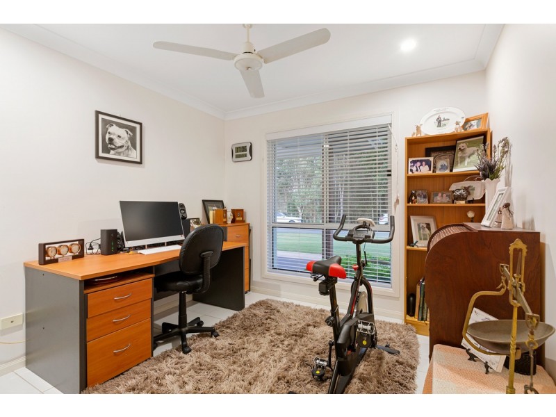 12 Gloria Parade, Redland Bay QLD 4165