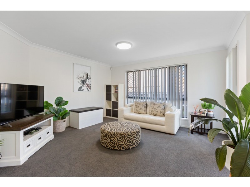 7 Lizard Place, Redland Bay QLD 4165