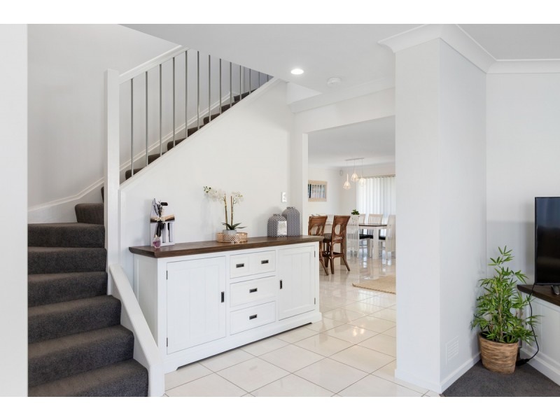 7 Lizard Place, Redland Bay QLD 4165