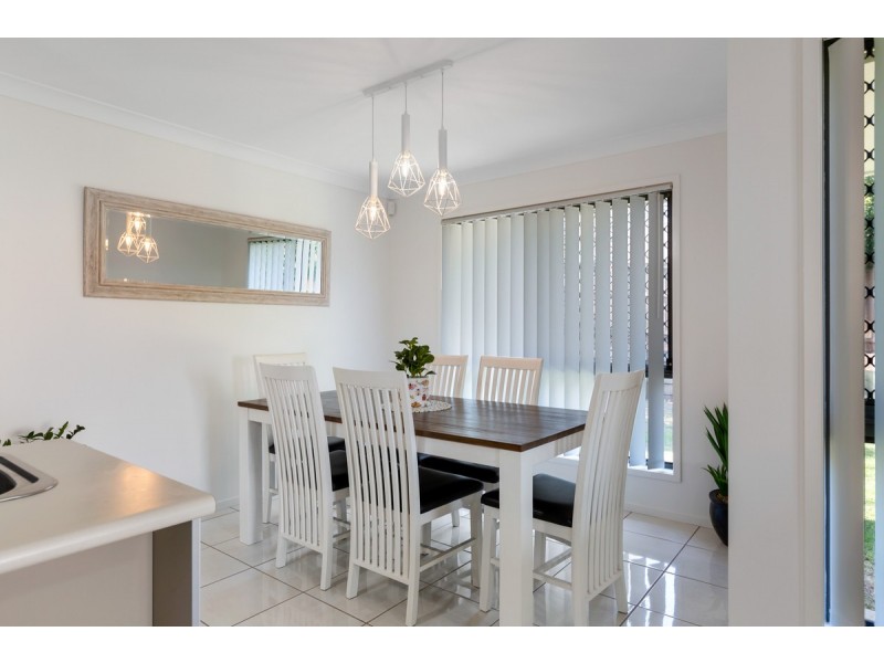 7 Lizard Place, Redland Bay QLD 4165