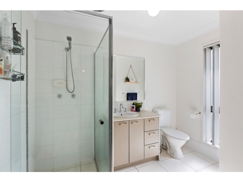 7 Lizard Place, Redland Bay QLD 4165