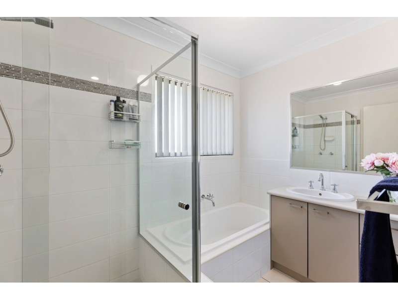 7 Lizard Place, Redland Bay QLD 4165