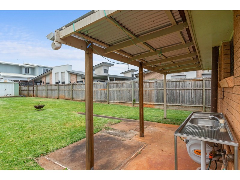 7 Marine Street, Redland Bay QLD 4165