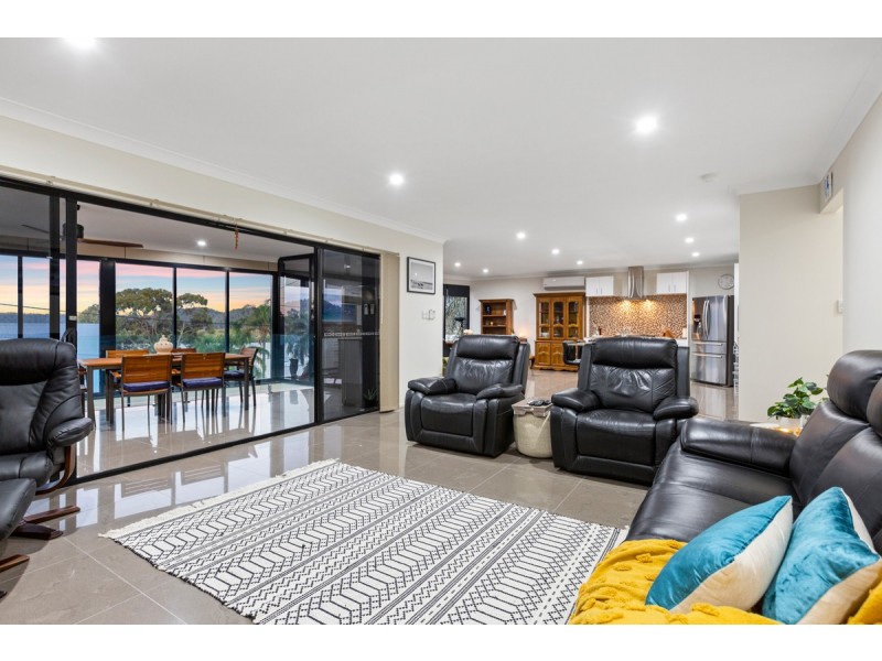 5 Schooner Street, Russell Island QLD 4184