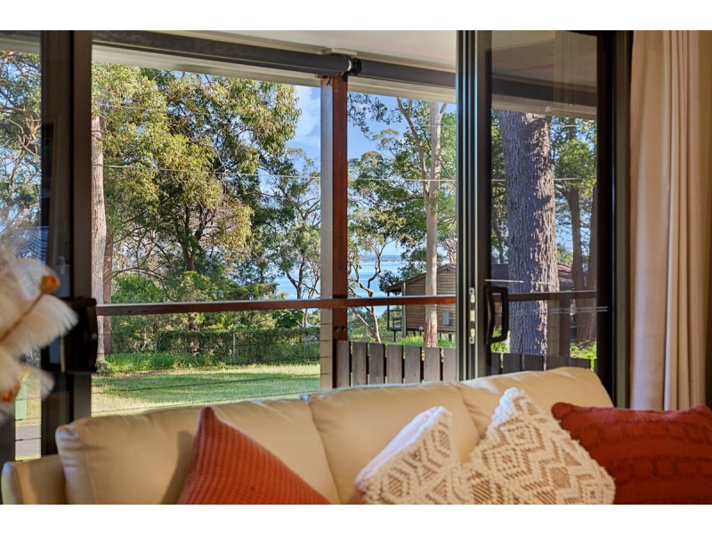 32 Coast Road, Macleay Island QLD 4184