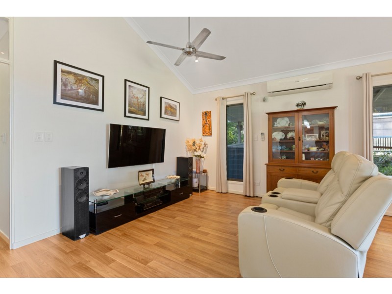 32 Coast Road, Macleay Island QLD 4184