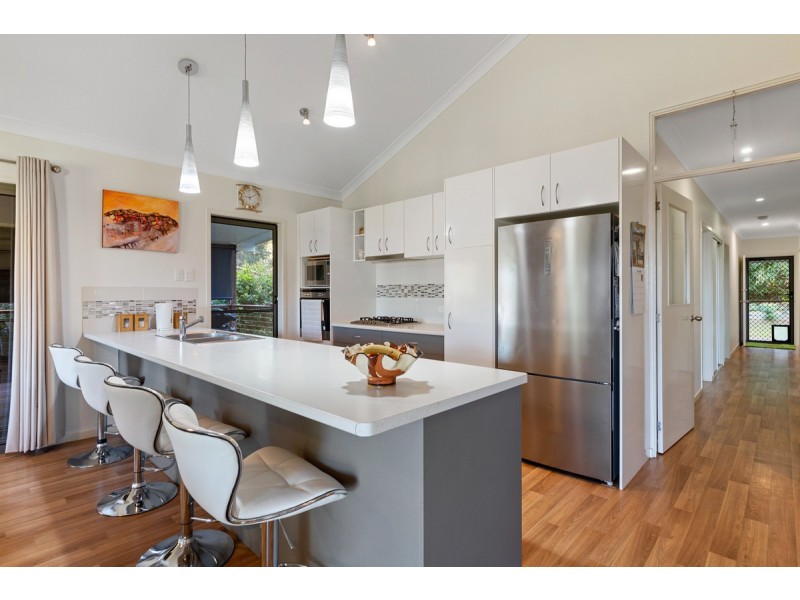 32 Coast Road, Macleay Island QLD 4184