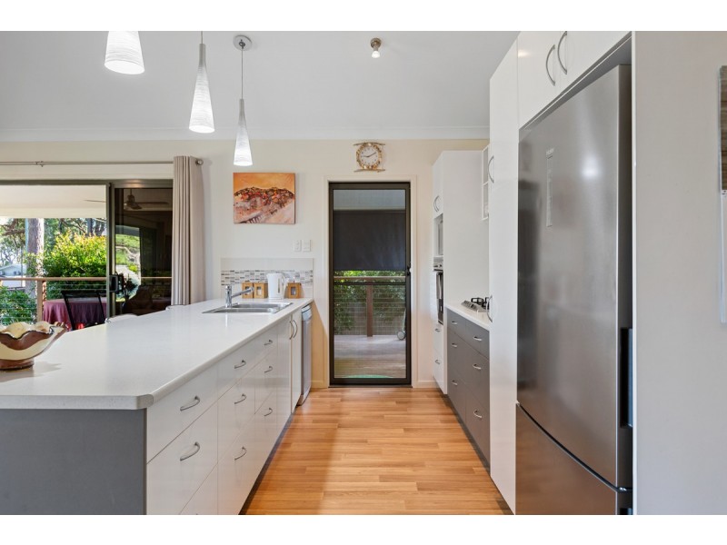 32 Coast Road, Macleay Island QLD 4184