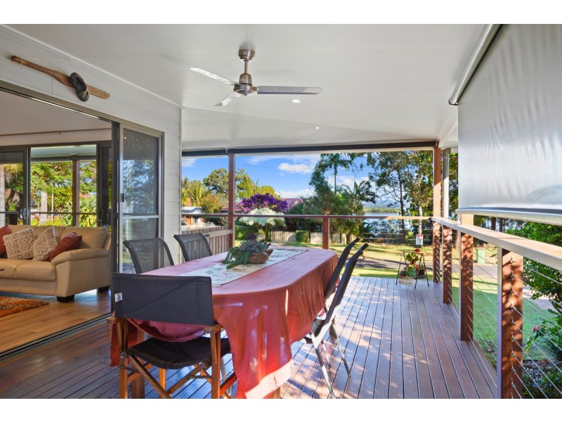 32 Coast Road, Macleay Island QLD 4184