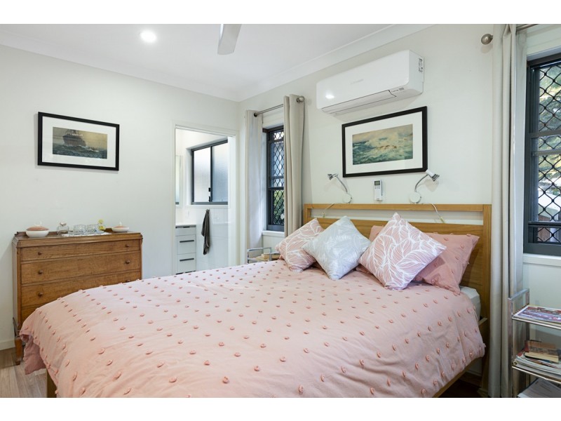 32 Coast Road, Macleay Island QLD 4184