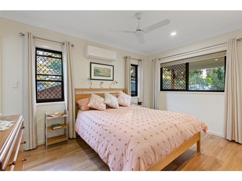 32 Coast Road, Macleay Island QLD 4184