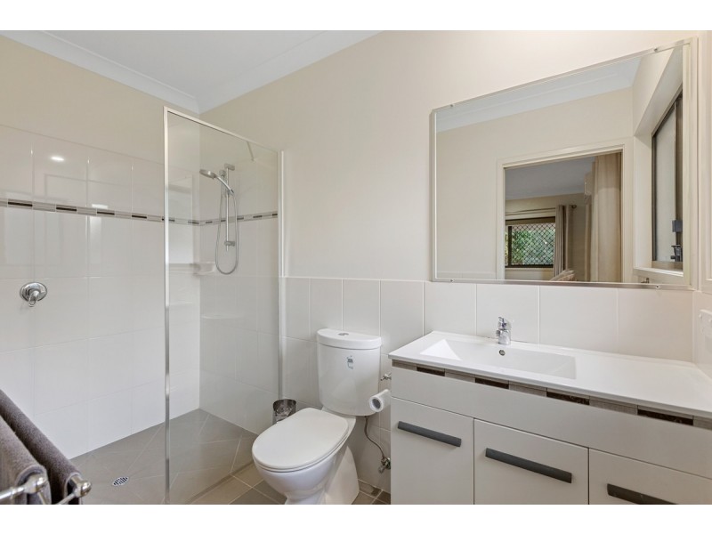 32 Coast Road, Macleay Island QLD 4184