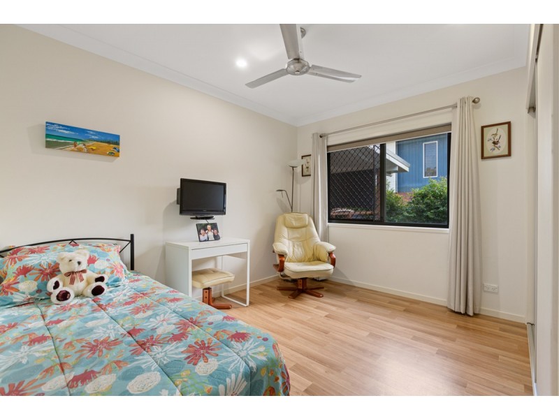 32 Coast Road, Macleay Island QLD 4184