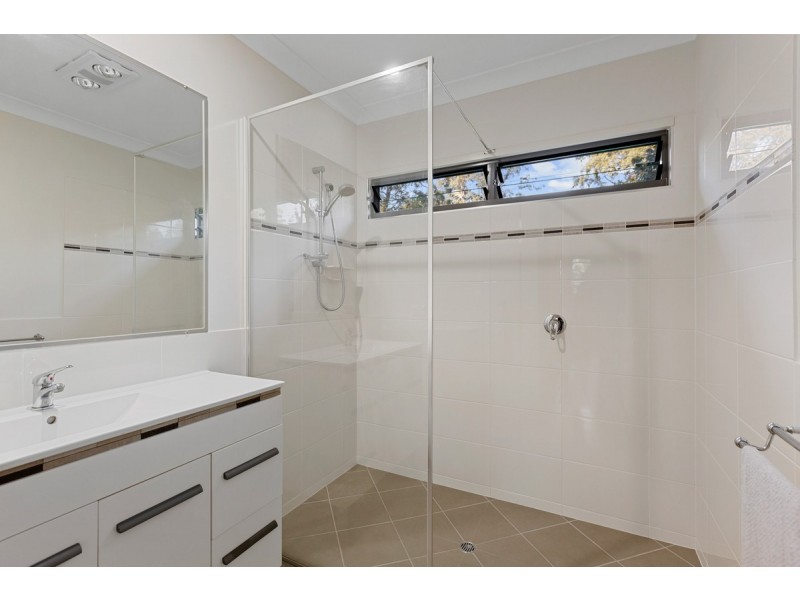 32 Coast Road, Macleay Island QLD 4184