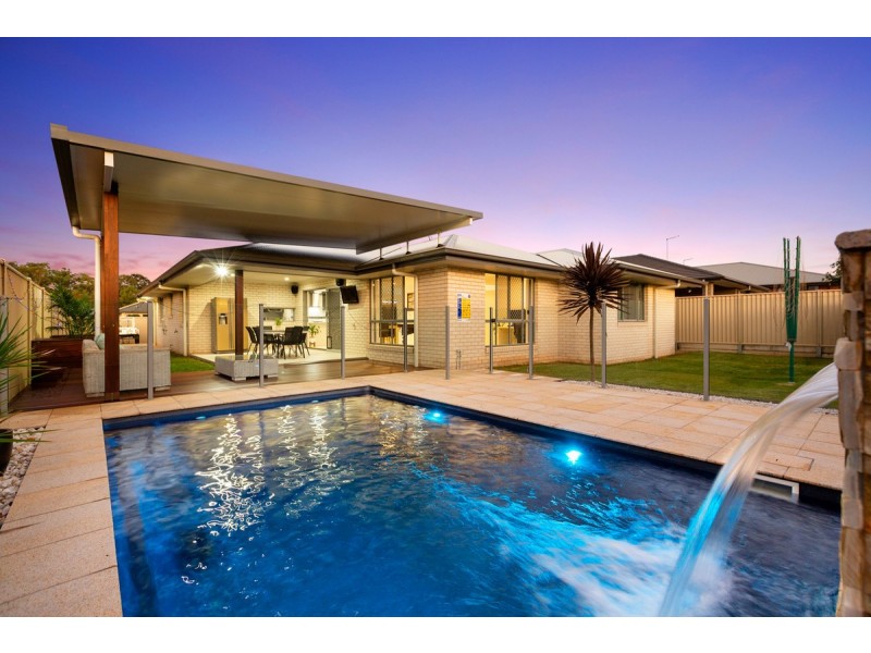 18 Willis Close, Redland Bay QLD 4165