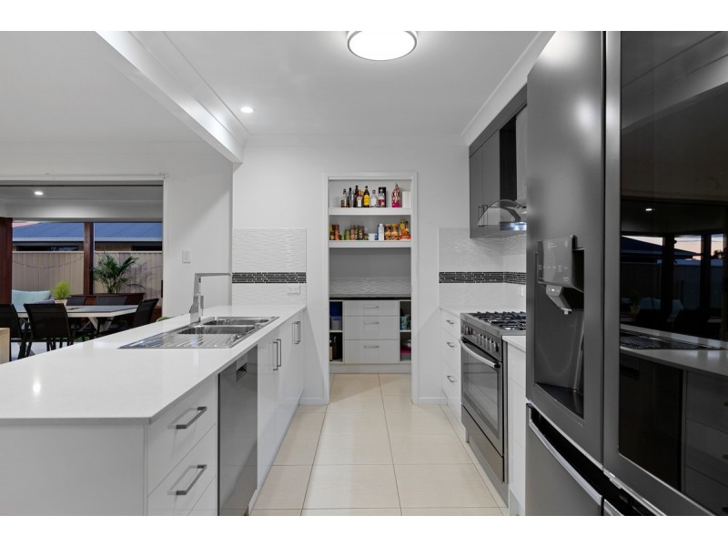 18 Willis Close, Redland Bay QLD 4165