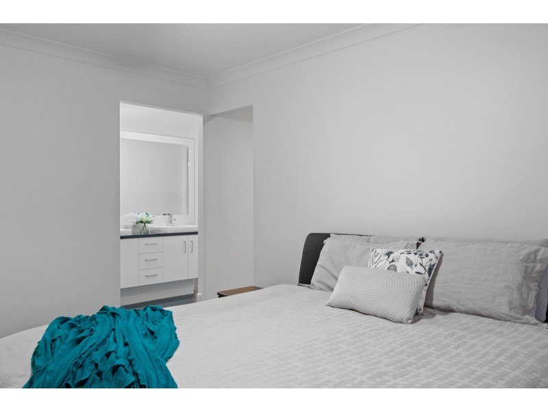 18 Willis Close, Redland Bay QLD 4165