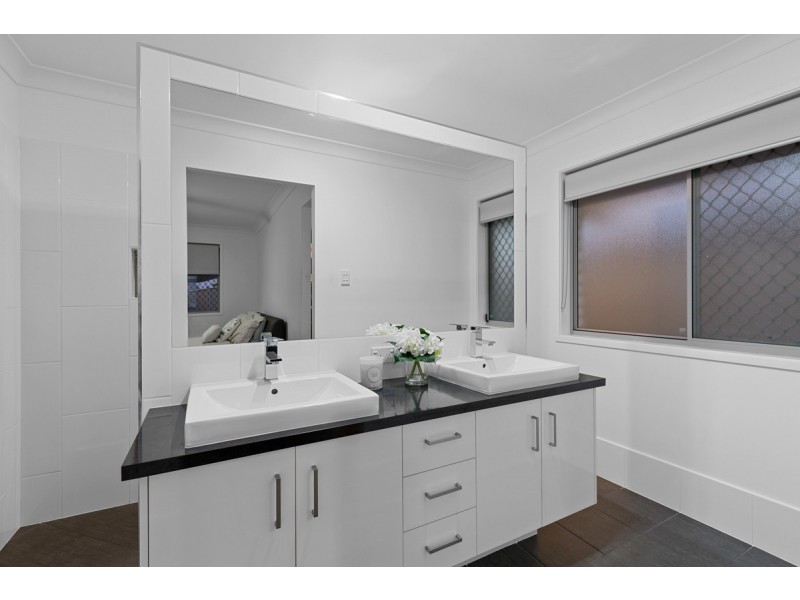 18 Willis Close, Redland Bay QLD 4165