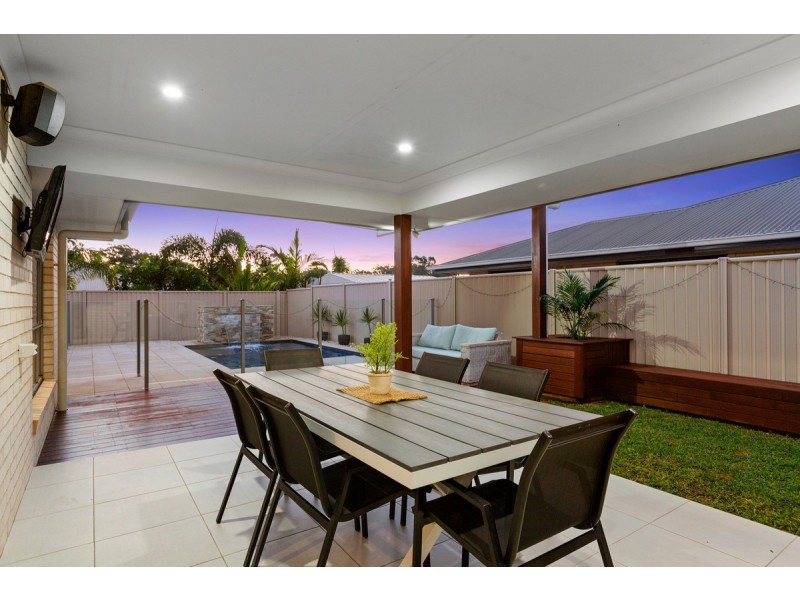 18 Willis Close, Redland Bay QLD 4165