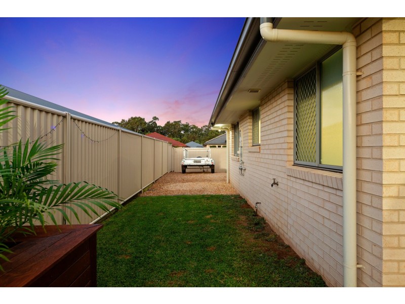 18 Willis Close, Redland Bay QLD 4165