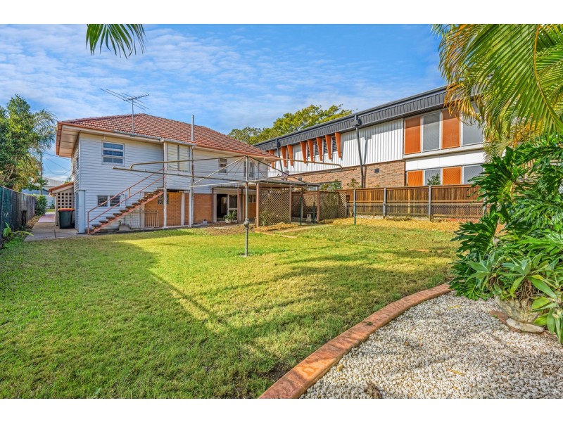 54 Windsor Street, Hamilton QLD 4007