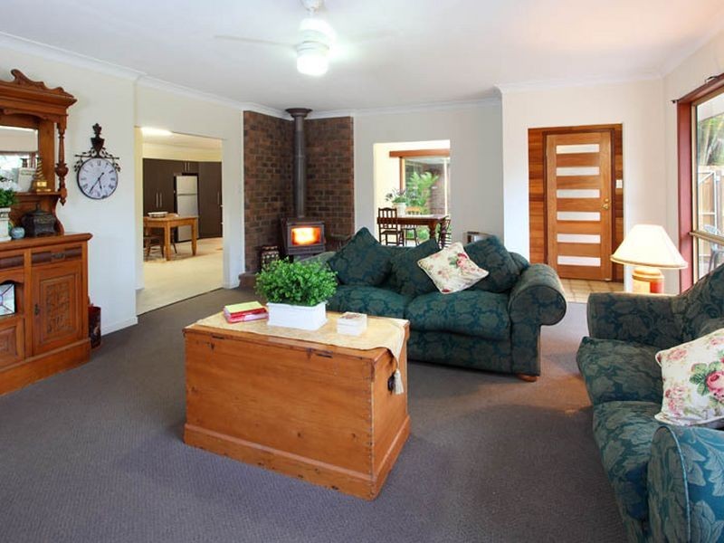 8 Azalea Street, Redland Bay QLD 4165