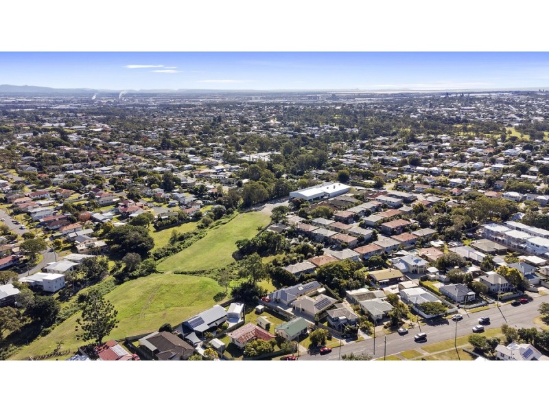 57 Wondall Road, Wynnum West QLD 4178