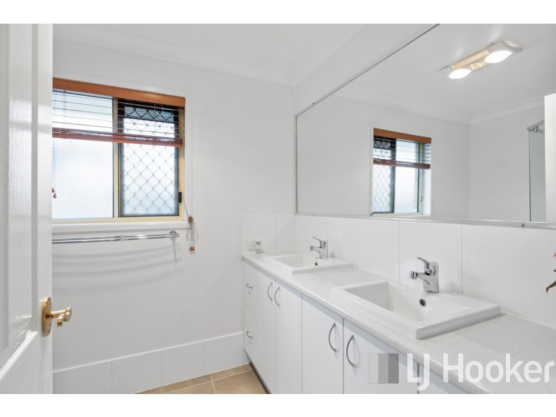 5 Poinciana Avenue, Victoria Point QLD 4165