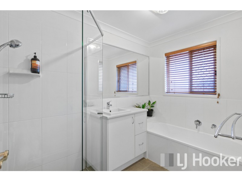 5 Poinciana Avenue, Victoria Point QLD 4165