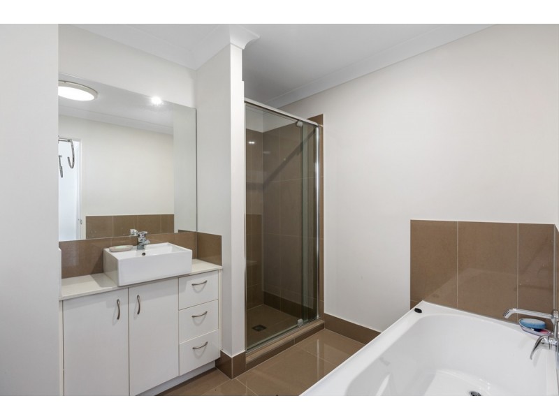 35/57 Charles Canty Drive, Wellington Point QLD 4160