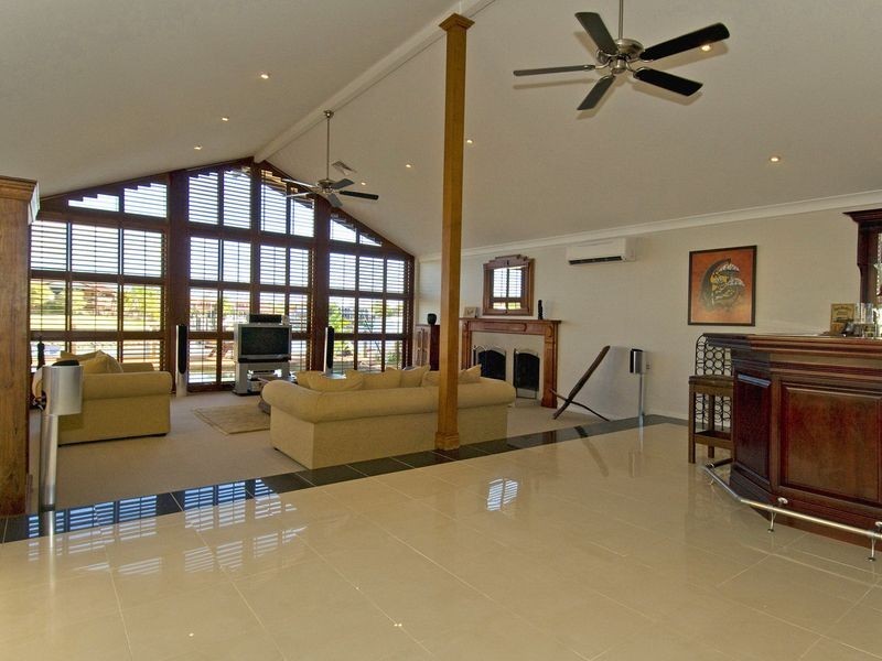 31 Anchorage Drive, Raby Bay QLD 4163