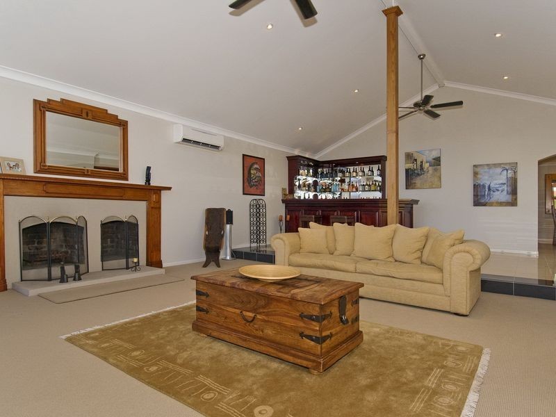 31 Anchorage Drive, Raby Bay QLD 4163