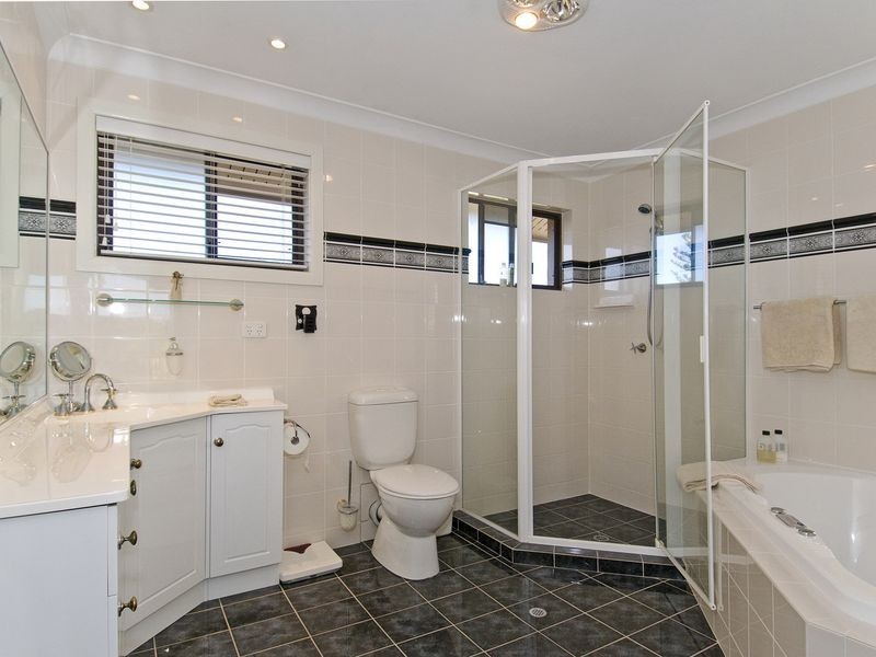 31 Anchorage Drive, Raby Bay QLD 4163