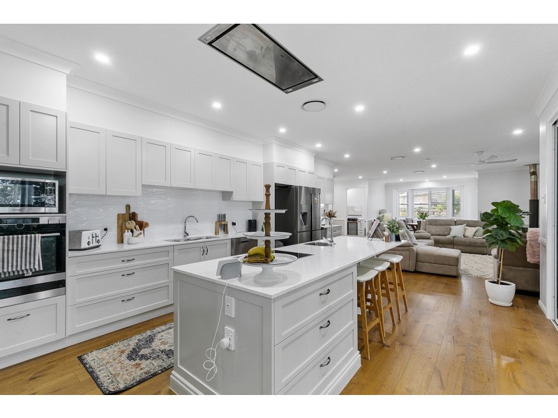 24 Sandy Cove Place, Redland Bay QLD 4165