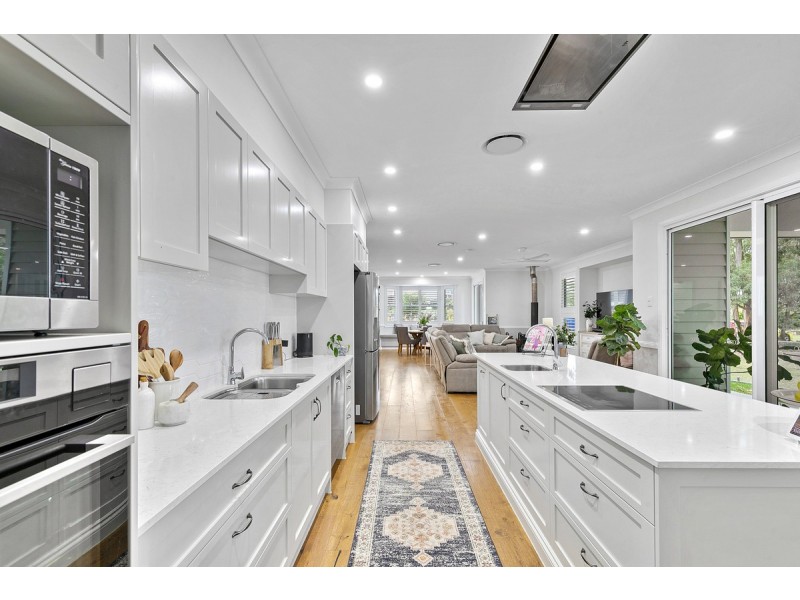 24 Sandy Cove Place, Redland Bay QLD 4165