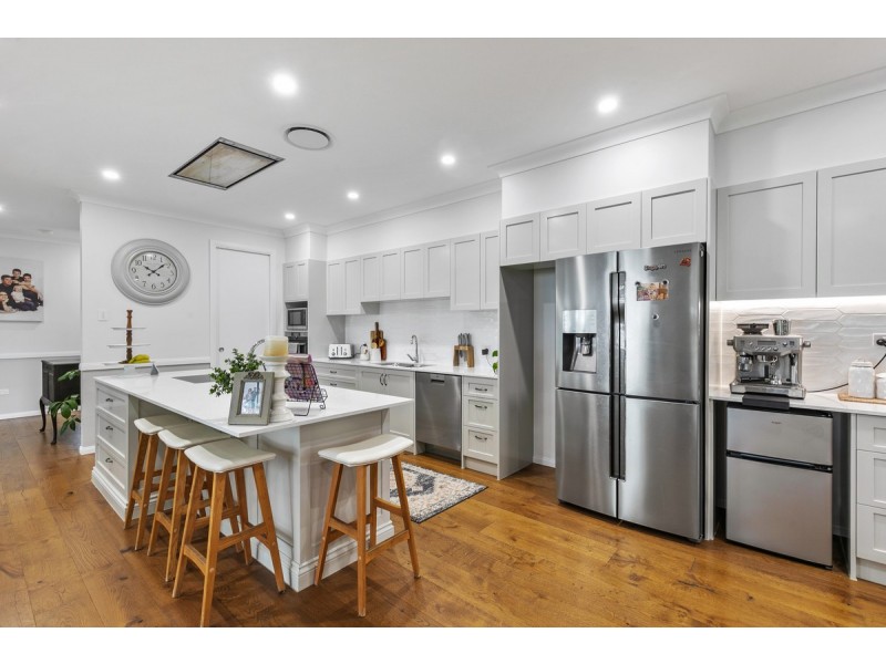 24 Sandy Cove Place, Redland Bay QLD 4165