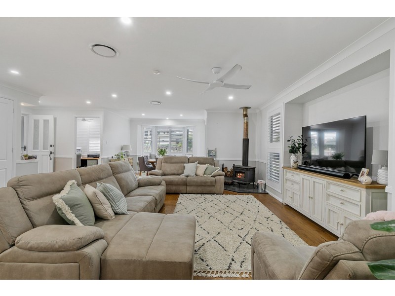 24 Sandy Cove Place, Redland Bay QLD 4165