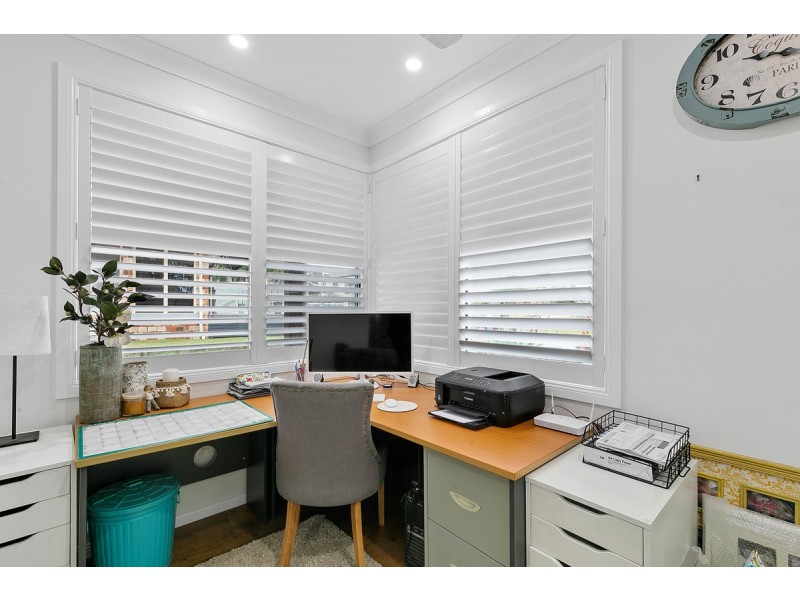 24 Sandy Cove Place, Redland Bay QLD 4165