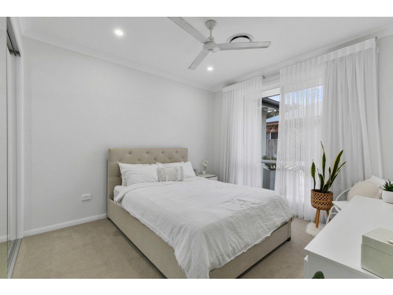 24 Sandy Cove Place, Redland Bay QLD 4165