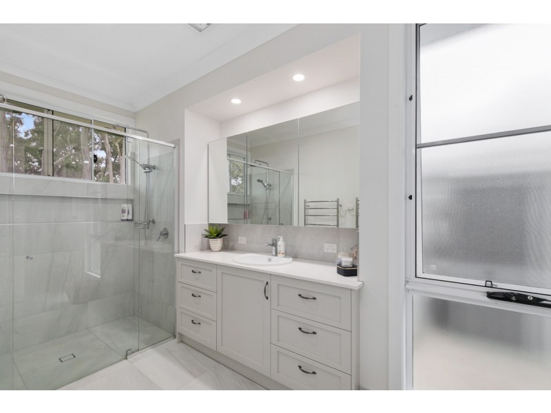 24 Sandy Cove Place, Redland Bay QLD 4165