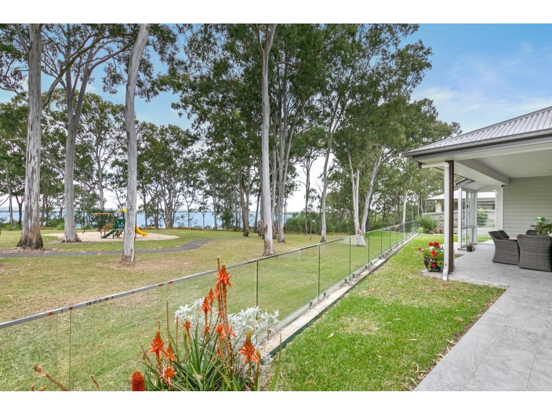 24 Sandy Cove Place, Redland Bay QLD 4165